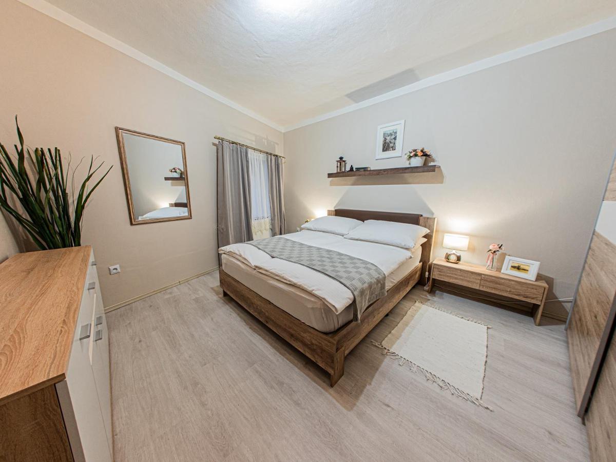 Frauenberg Apartment บันสกา ชีอาว์นีซา ภายนอก รูปภาพ
