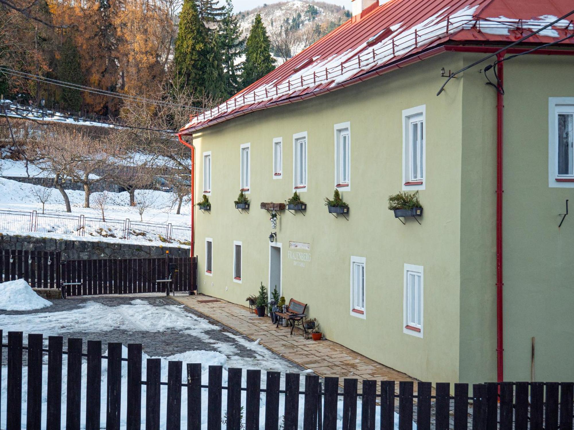 Frauenberg Apartment บันสกา ชีอาว์นีซา ภายนอก รูปภาพ